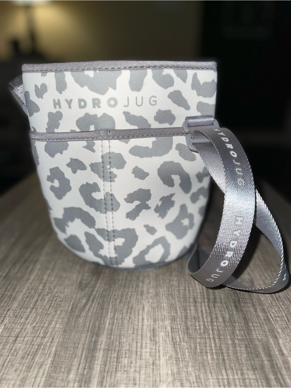HydroJug Leopard Print Carry Sling in Grey/White
